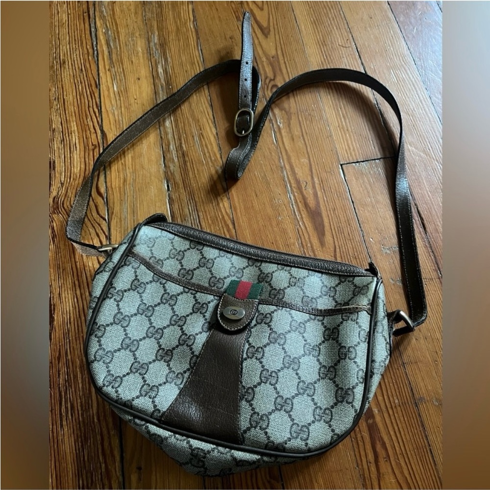 Vintage Gucci GG Monogram red green stripe tan brown crossbody messenger purse